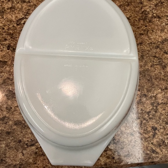 Pyrex divided dish - Picture 2 of 2